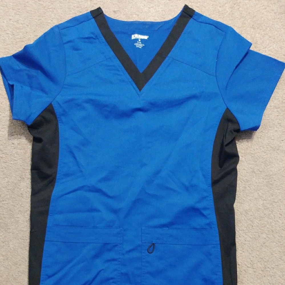 Scrub top